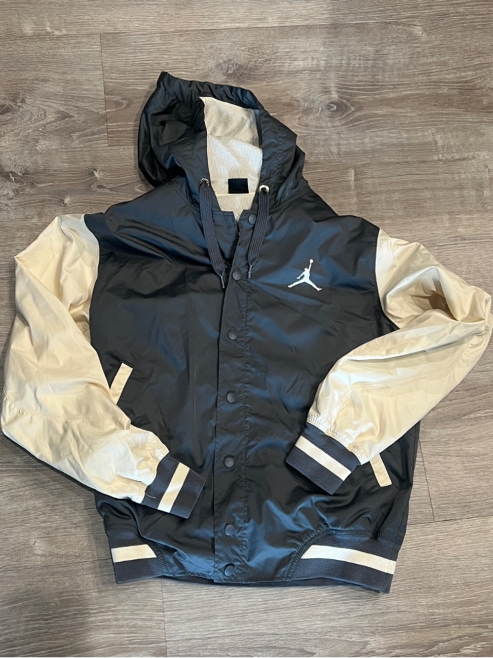 Jordan Varsity Gray and Cream Hooded Windbreaker Jacket M Snap closure